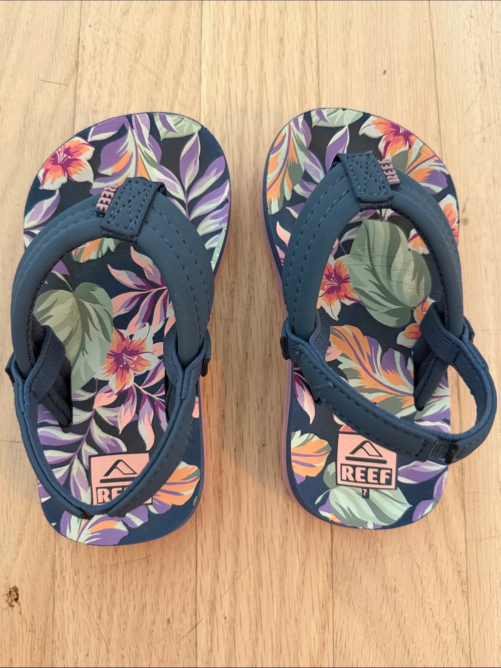 REEF girls strapped flip flops